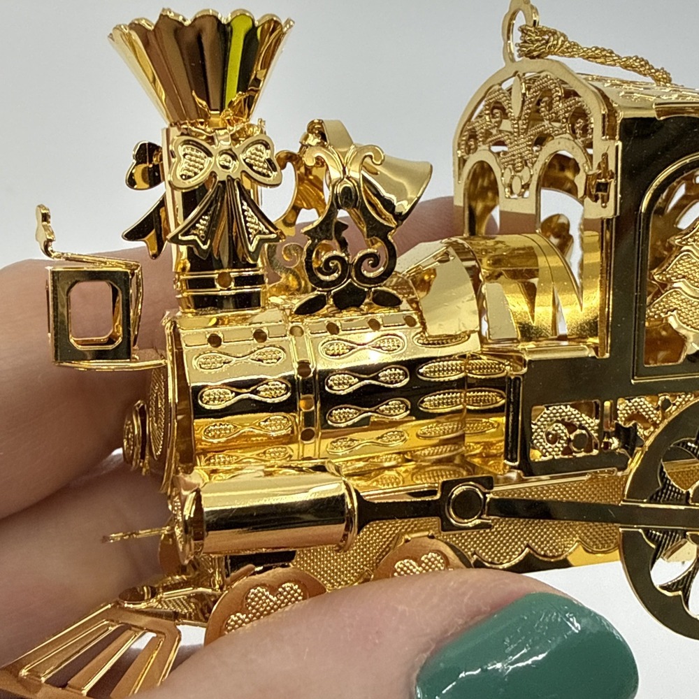 2 Danbury Mint 1990s Christmas Ornaments 23K gold Plated - Picture 2 of 13
